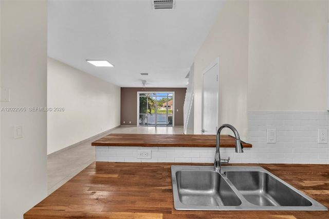 3698 San Simeon Cir, Weston, FL 33331