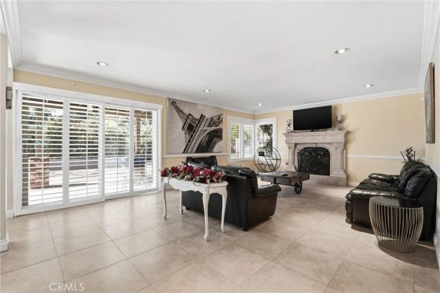 1709 La Mancha, Pomona, CA 91768