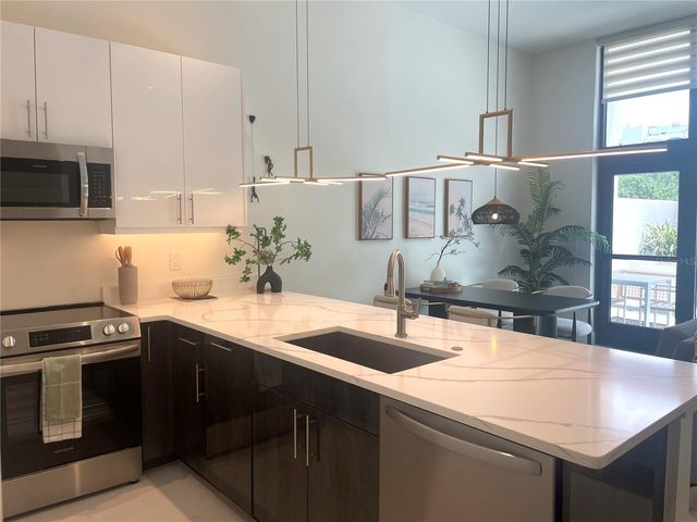 1558 4TH STREET 208, Sarasota, FL 34236