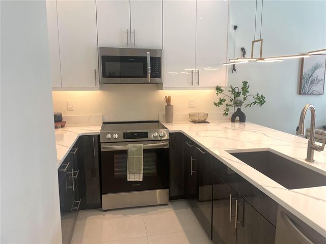 1558 4TH STREET 208, Sarasota, FL 34236