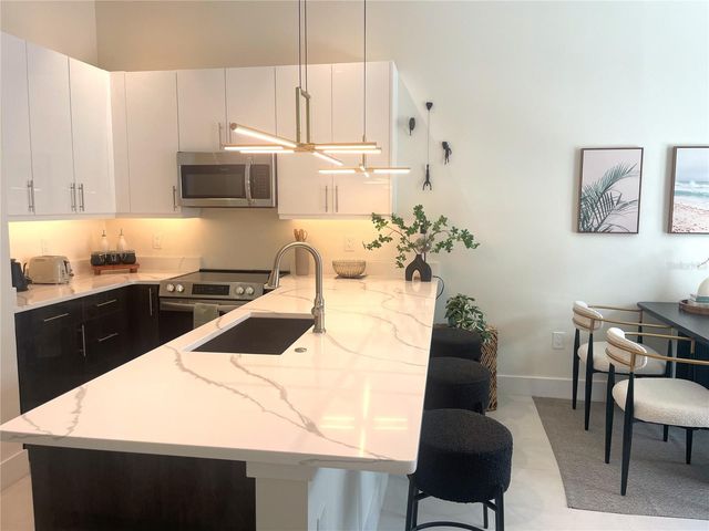 1558 4TH STREET 208, Sarasota, FL 34236