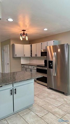 181 S US Highway 23, Fostoria, OH 44830