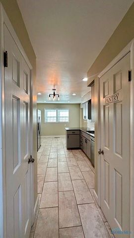 181 S US Highway 23, Fostoria, OH 44830