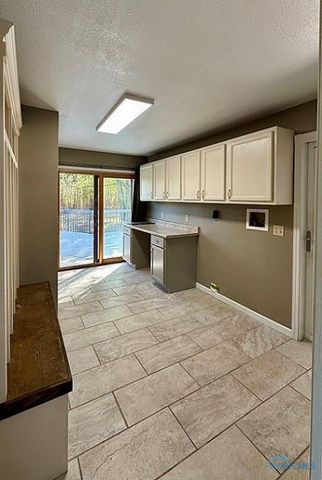 181 S US Highway 23, Fostoria, OH 44830