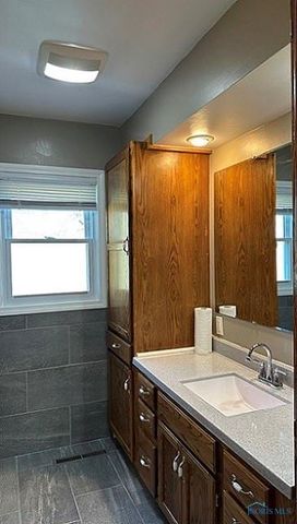 181 S US Highway 23, Fostoria, OH 44830