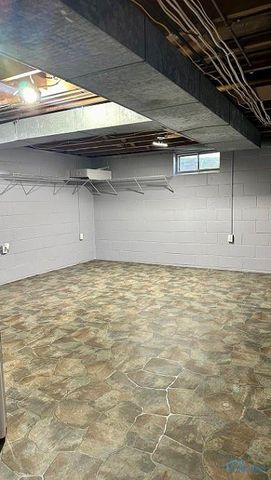 181 S US Highway 23, Fostoria, OH 44830