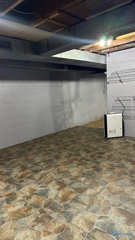 181 S US Highway 23, Fostoria, OH 44830