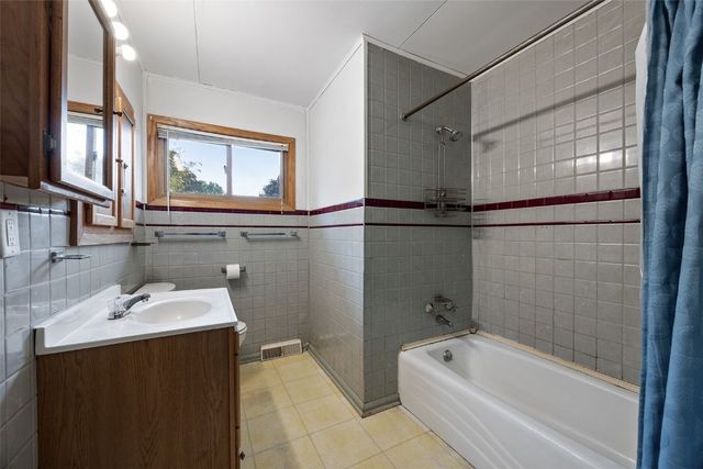 1313 Ash Street, Iowa City, IA 52240