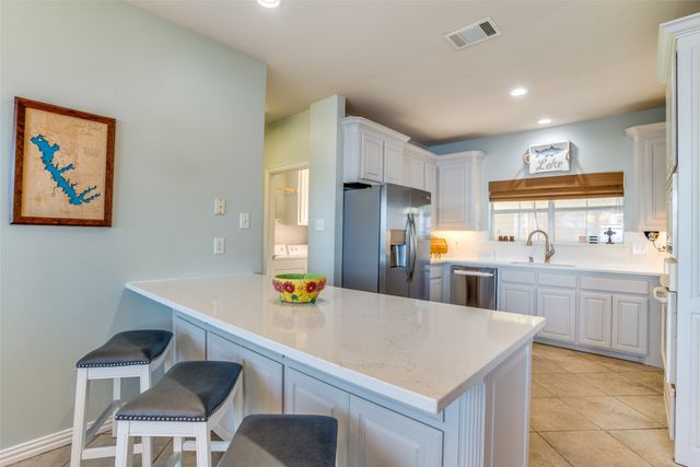 194 Shady Shores Drive, Mabank, TX 75156