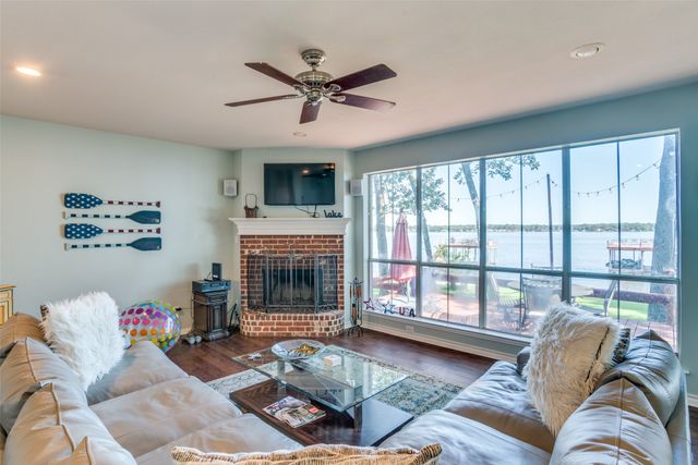 194 Shady Shores Drive, Mabank, TX 75156