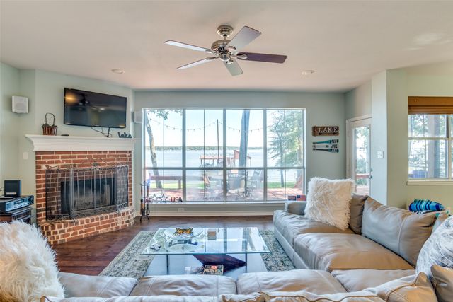 194 Shady Shores Drive, Mabank, TX 75156