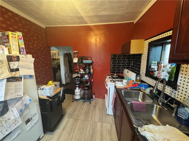 1447 Foliage St, Wilkinsburg, PA 15221