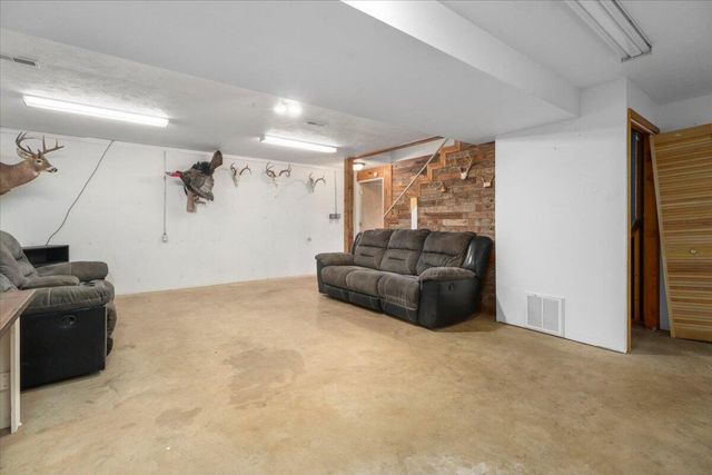 12305 Ad Highway, Mountain Grove, MO 65711