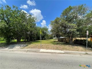 1006 N Guadalupe Street, Seguin, TX 78155