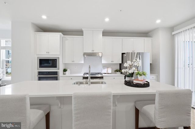 8115 PRIMROSE LN, Laurel, MD 20723