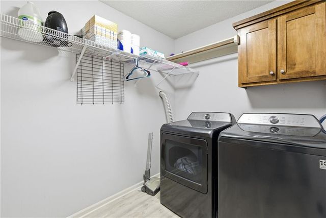 18637 W 97th Terrace, Lenexa, KS 66220