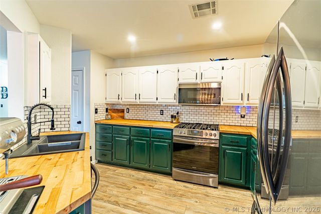 21314 W 20th Street S, Sand Springs, OK 74063