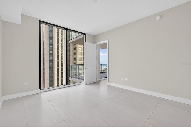 275 1ST AVENUE S 1903, St Petersburg, FL 33701