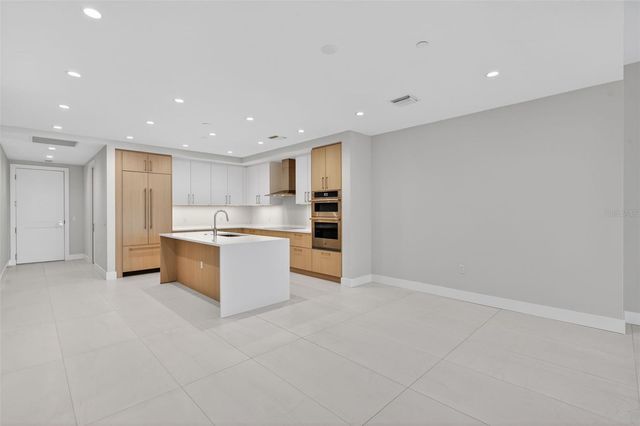 275 1ST AVENUE S 1903, St Petersburg, FL 33701