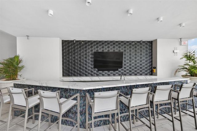 275 1ST AVENUE S 1903, St Petersburg, FL 33701