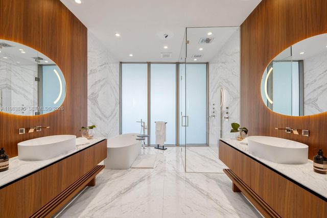 5 Grove Isle Dr L205, Miami, FL 33133