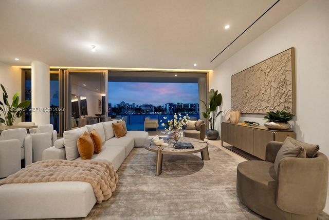 5 Grove Isle Dr L205, Miami, FL 33133