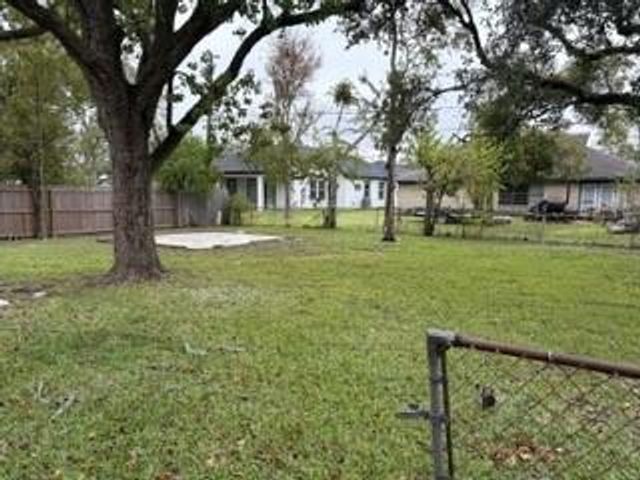 136 Talisman Street, Lake Jackson, TX 77566