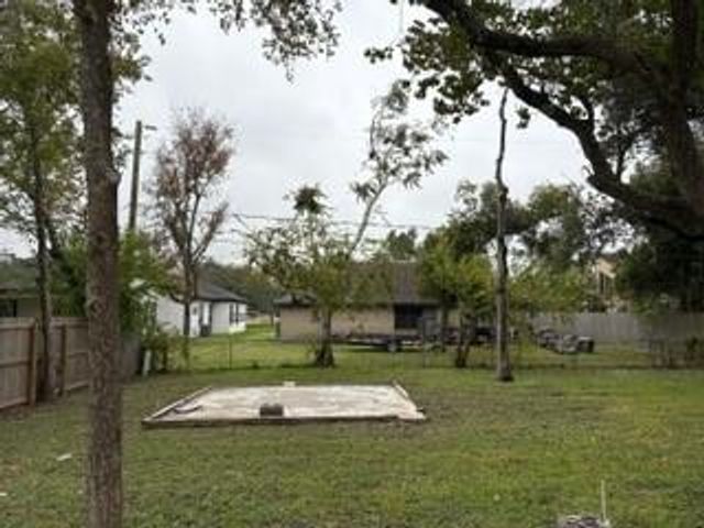136 Talisman Street, Lake Jackson, TX 77566