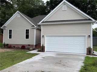 512 Woods Rd RD, Newport News, VA 23601