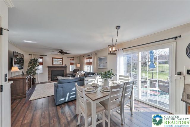 1551 Thornwood View North, Forks Twp, PA 18040