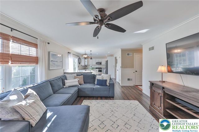 1551 Thornwood View North, Forks Twp, PA 18040