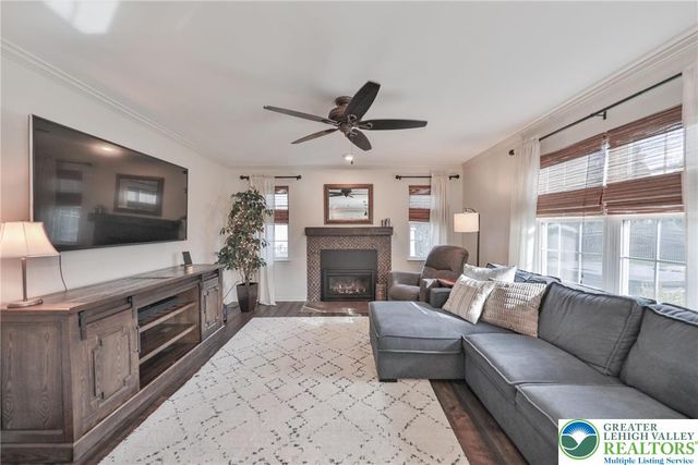 1551 Thornwood View North, Forks Twp, PA 18040