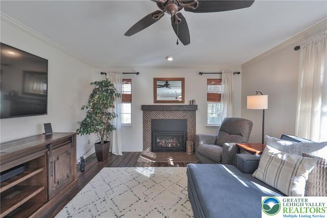 1551 Thornwood View North, Forks Twp, PA 18040