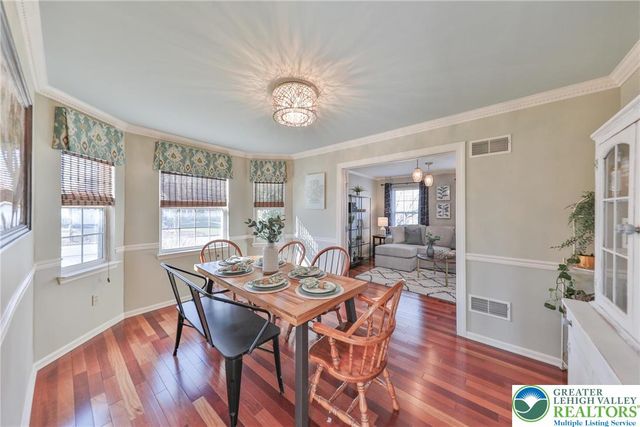 1551 Thornwood View North, Forks Twp, PA 18040