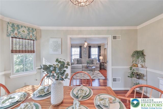 1551 Thornwood View North, Forks Twp, PA 18040