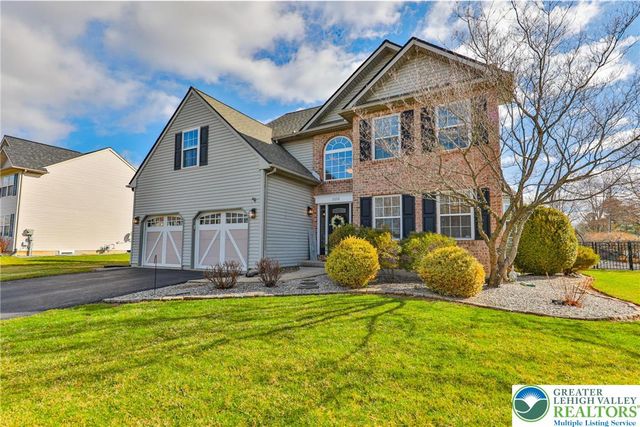 1551 Thornwood View North, Forks Twp, PA 18040