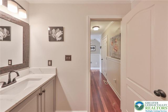 1551 Thornwood View North, Forks Twp, PA 18040