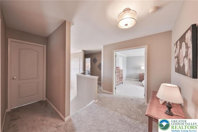 1551 Thornwood View North, Forks Twp, PA 18040