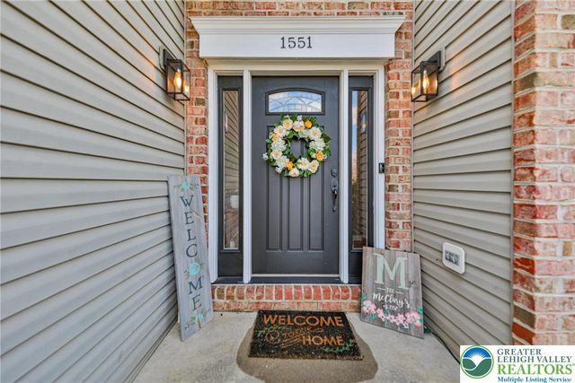 1551 Thornwood View North, Forks Twp, PA 18040