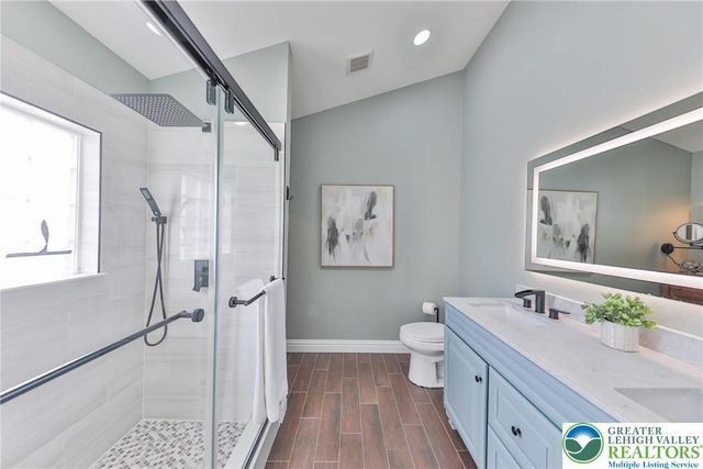 1551 Thornwood View North, Forks Twp, PA 18040