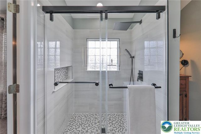 1551 Thornwood View North, Forks Twp, PA 18040