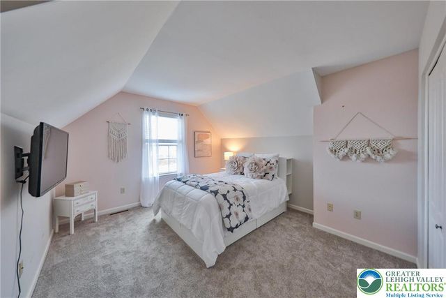 1551 Thornwood View North, Forks Twp, PA 18040