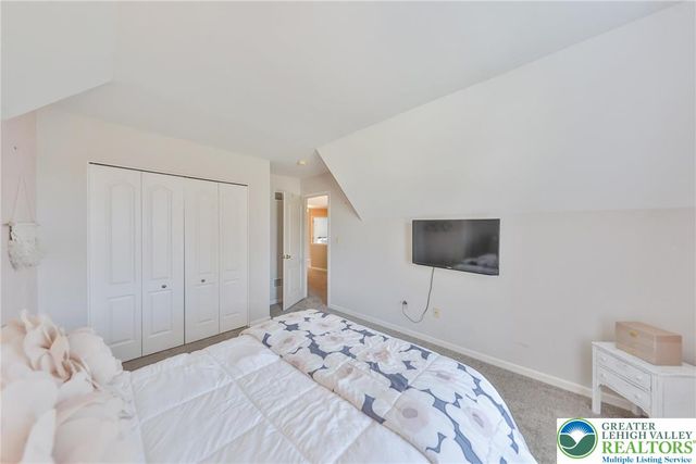 1551 Thornwood View North, Forks Twp, PA 18040