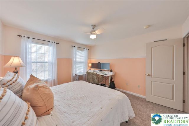 1551 Thornwood View North, Forks Twp, PA 18040