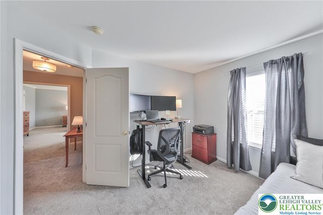 1551 Thornwood View North, Forks Twp, PA 18040