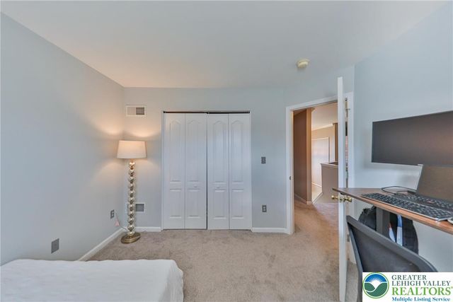 1551 Thornwood View North, Forks Twp, PA 18040