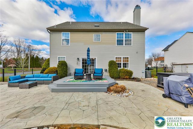 1551 Thornwood View North, Forks Twp, PA 18040