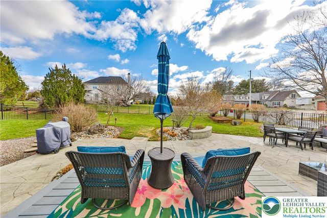 1551 Thornwood View North, Forks Twp, PA 18040