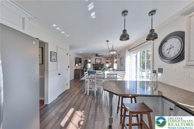 1551 Thornwood View North, Forks Twp, PA 18040