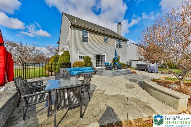 1551 Thornwood View North, Forks Twp, PA 18040